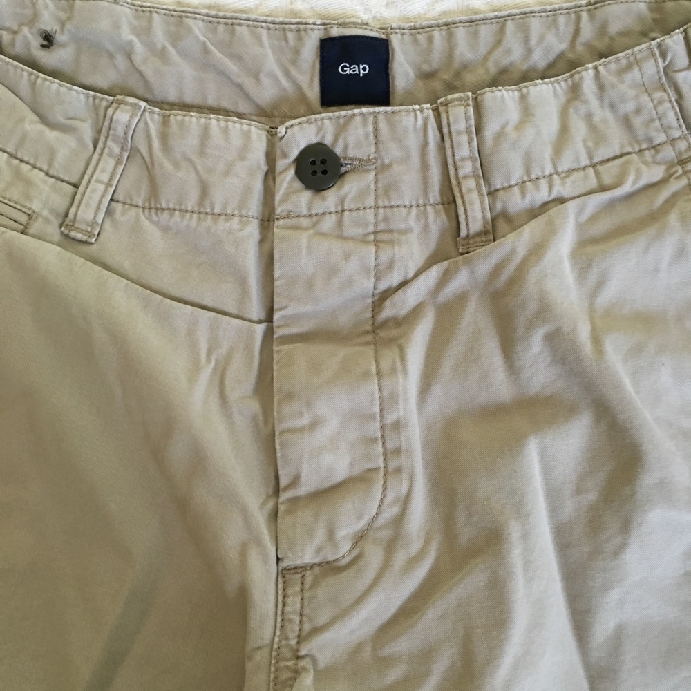 Men's Gap Fringed Khaki Shorts - Picture 2 of 4
